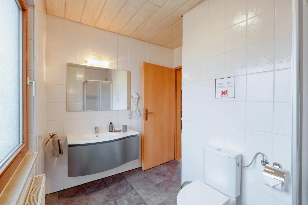 Seepark Kirchheim Ferienhaus Bei Nina Mit Sauna Екстер'єр фото